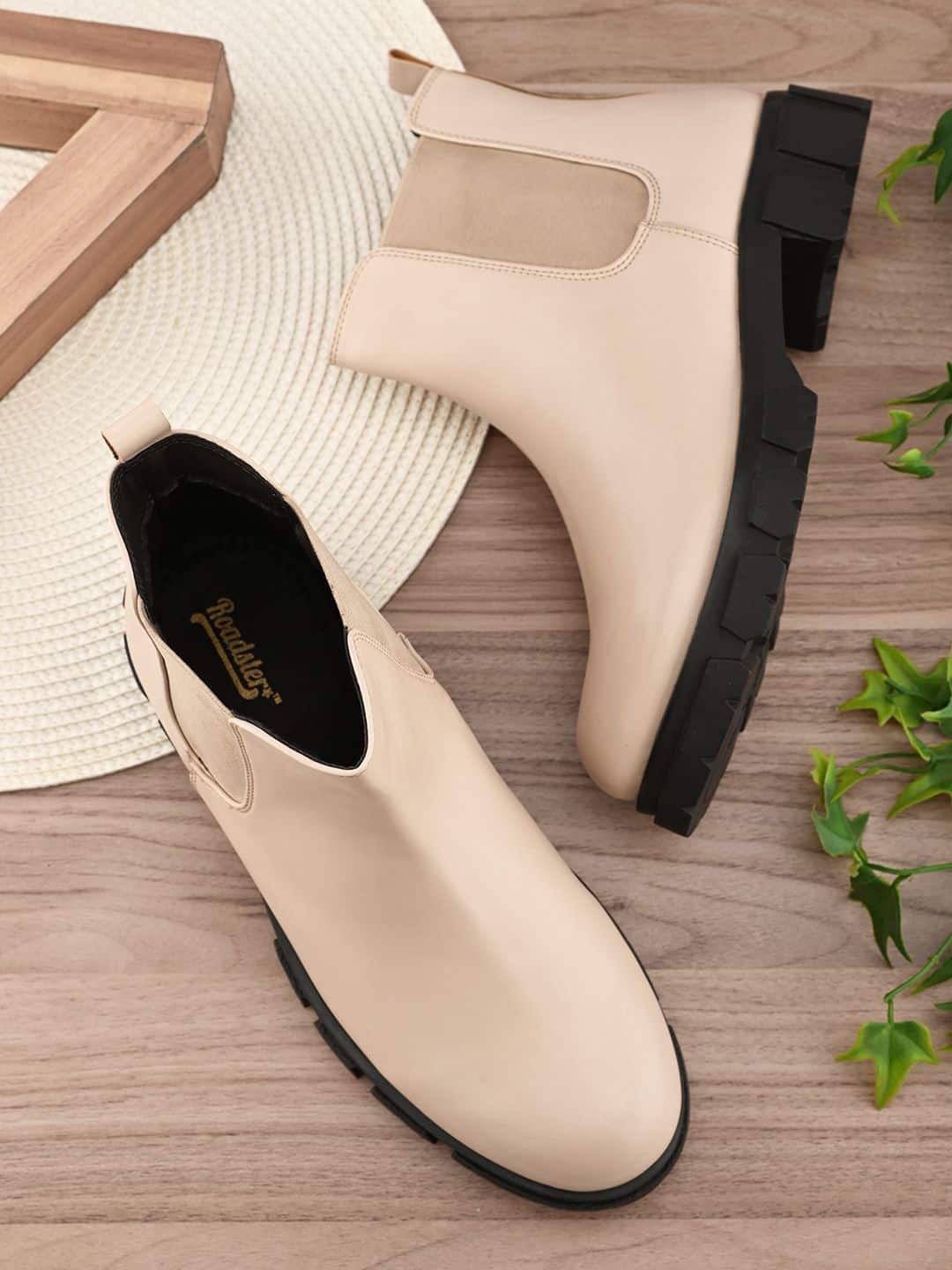 Roads­ter Lifestyle Co. Women’s Casual Ankle Boots