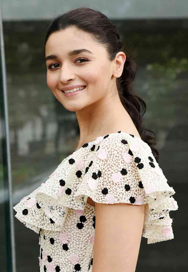 alia bhatt raazi dresses