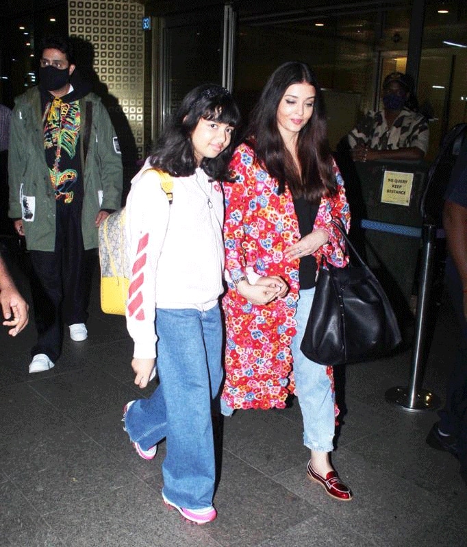 Cannes 2022: Aishwarya Rai Bachchan returns from French Riviera with Abhishek, spotted holding daughter Aaradhya's hand at airport thumbnail
