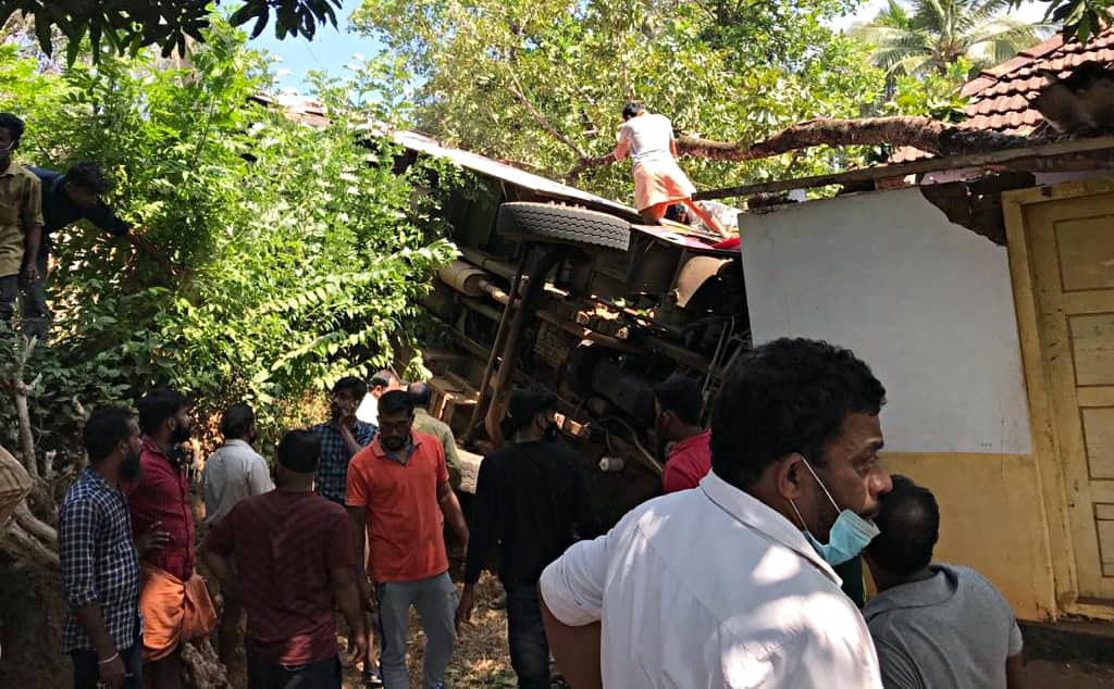 Bus falls on house, 6 killed