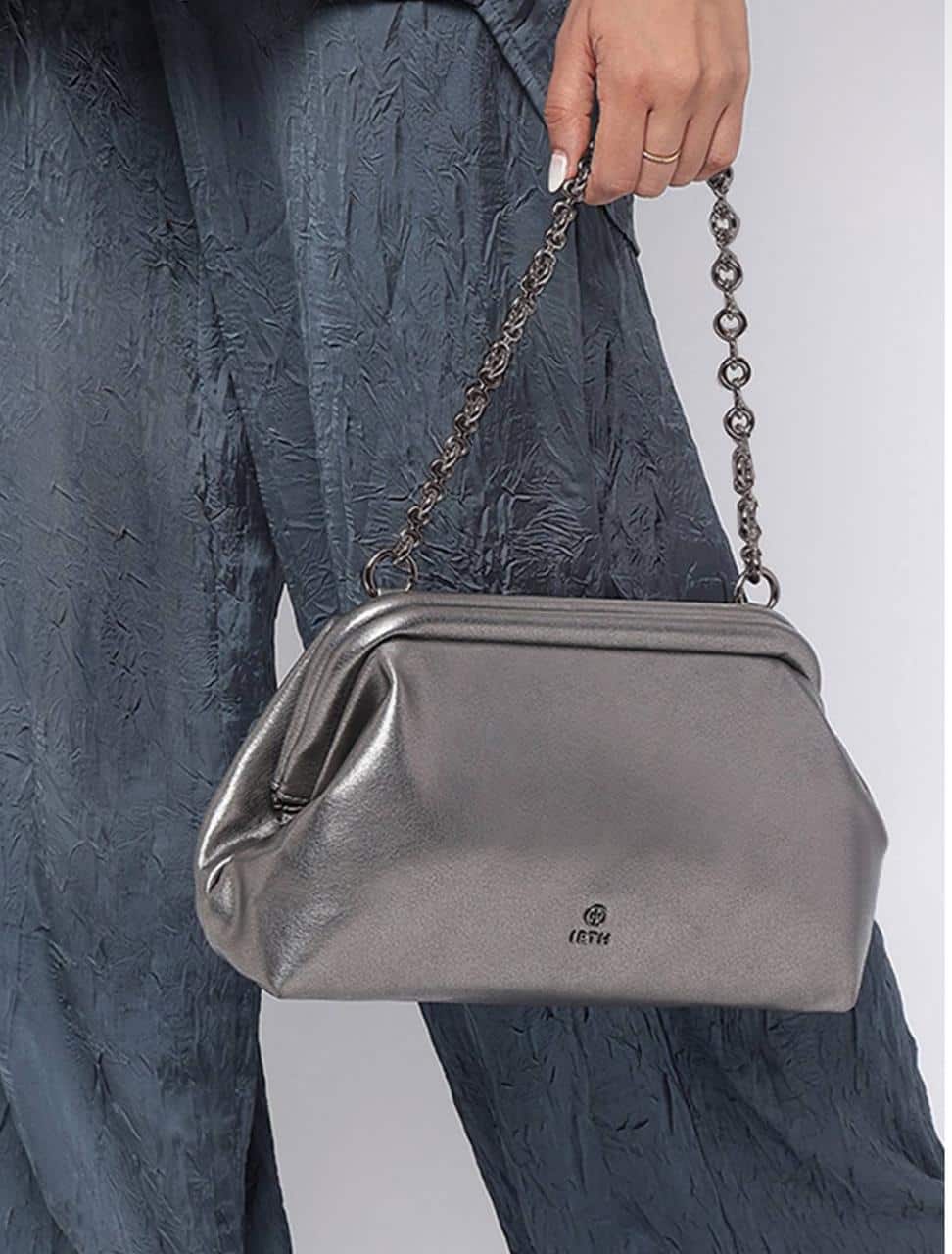 IRTH Tiana Box Clutch IRTH Tiana Box Clutch