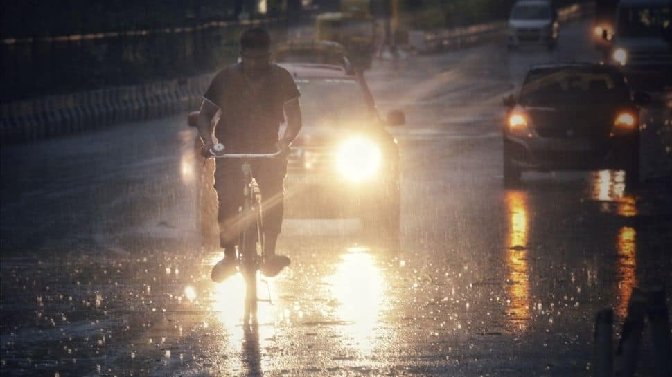 Rainfall, dust storm in Delhi