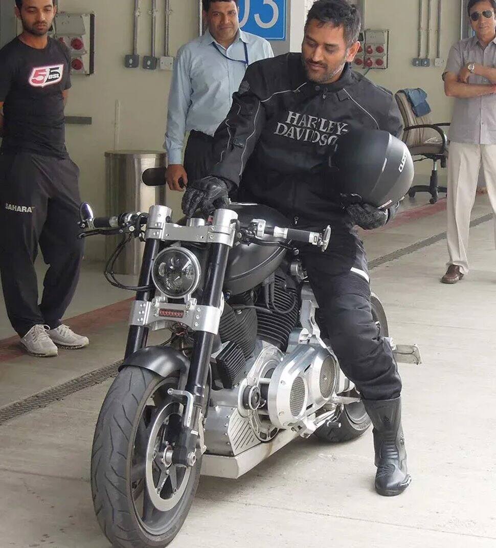 Dhoni&#039;s bike