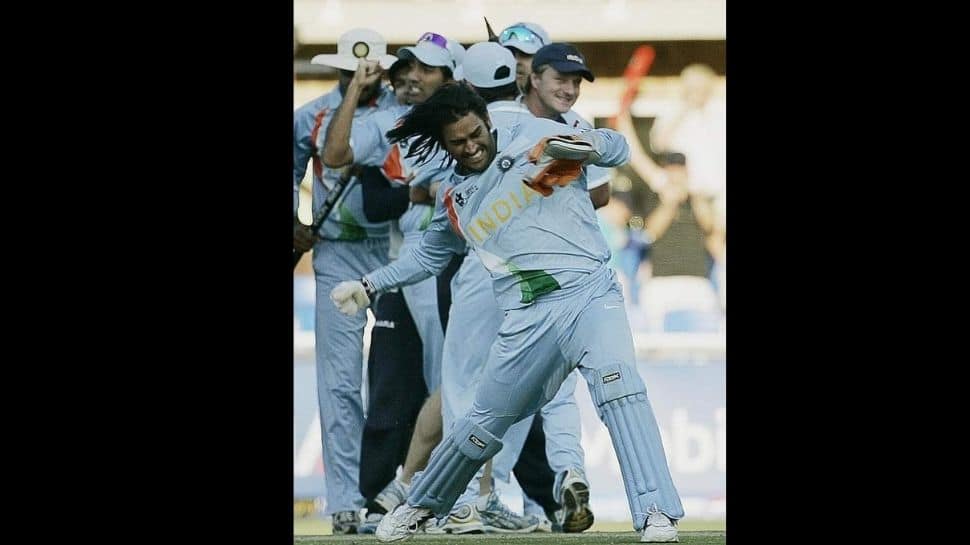 MS Dhoni celebrates India&#039;s T20 World Cup final win over Pakistan in 2007. (Source: Twitter) 