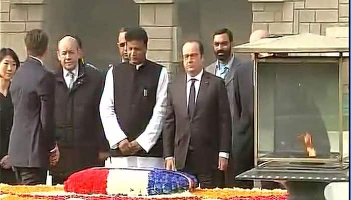 The French President pays tribute to Mahatma Gandhi at Rajghat