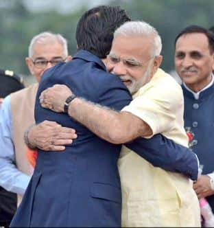 He had come to Gandhinagar in Gujarat to participate in the Indo-Japanese talks. PM Modi, who arrived at the airport to receive him, welcomed him with a hug.