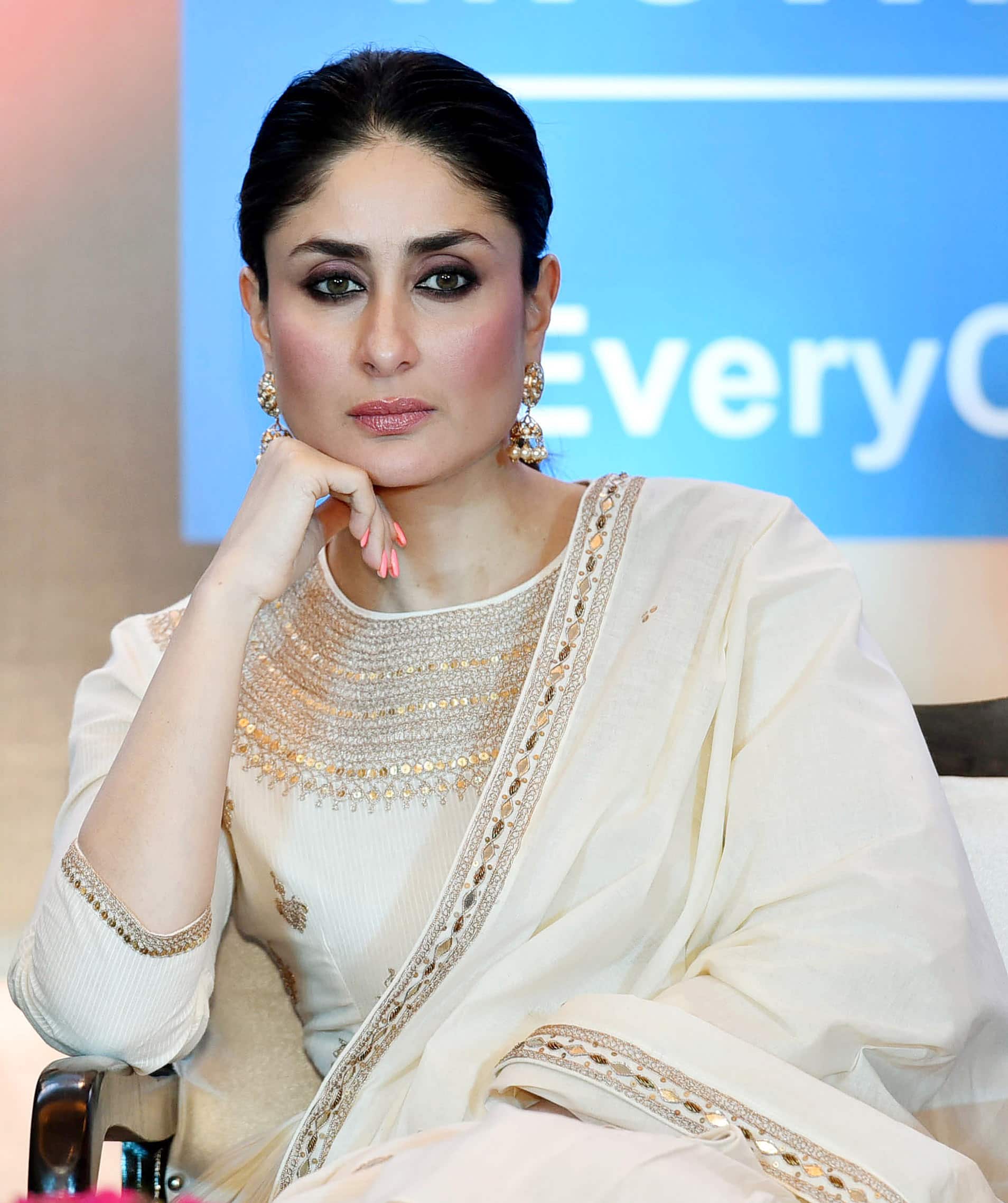 Kareena Kapoor Khan Gives A Royal Feel In Ethnic Wear At Unicef Event People News Zee News 