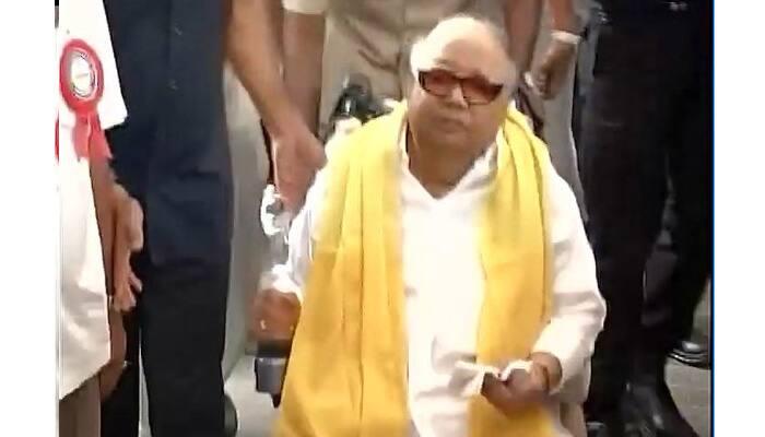 DMK chief M Karunanidhi casts his vote