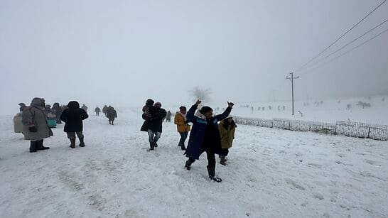 Kashmir-snowfall