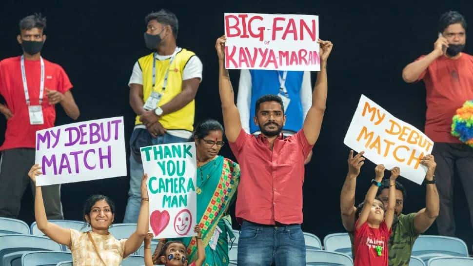 A fan carrying a poster for SRH CEO Kaviya Maran. (Photo: BCCI/IPL)