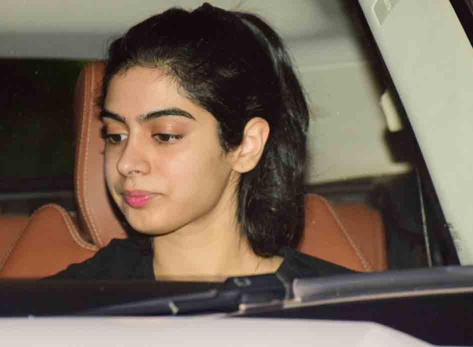 Khushi Kapoor looks like a carbon copy of her mother Sridevi in these