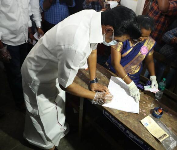 DMK Chief MK Stalin voting