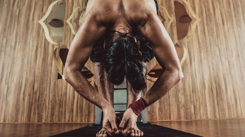 Comment améliorer votre posture avec les yogasanas : 5 asanas clés pour corriger une mauvaise posture |  Infos santé, Eczema dermatite atopique