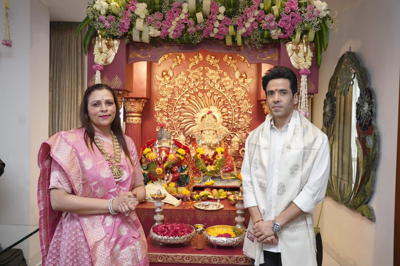 Sharad Kelkar At Nidarshana Goswami&#039;s Ganpati Celebration