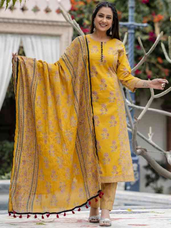  Rangeelo Women Floral Printed Regular Pure Cotton Kurta with Trousers &amp; With Dupatta