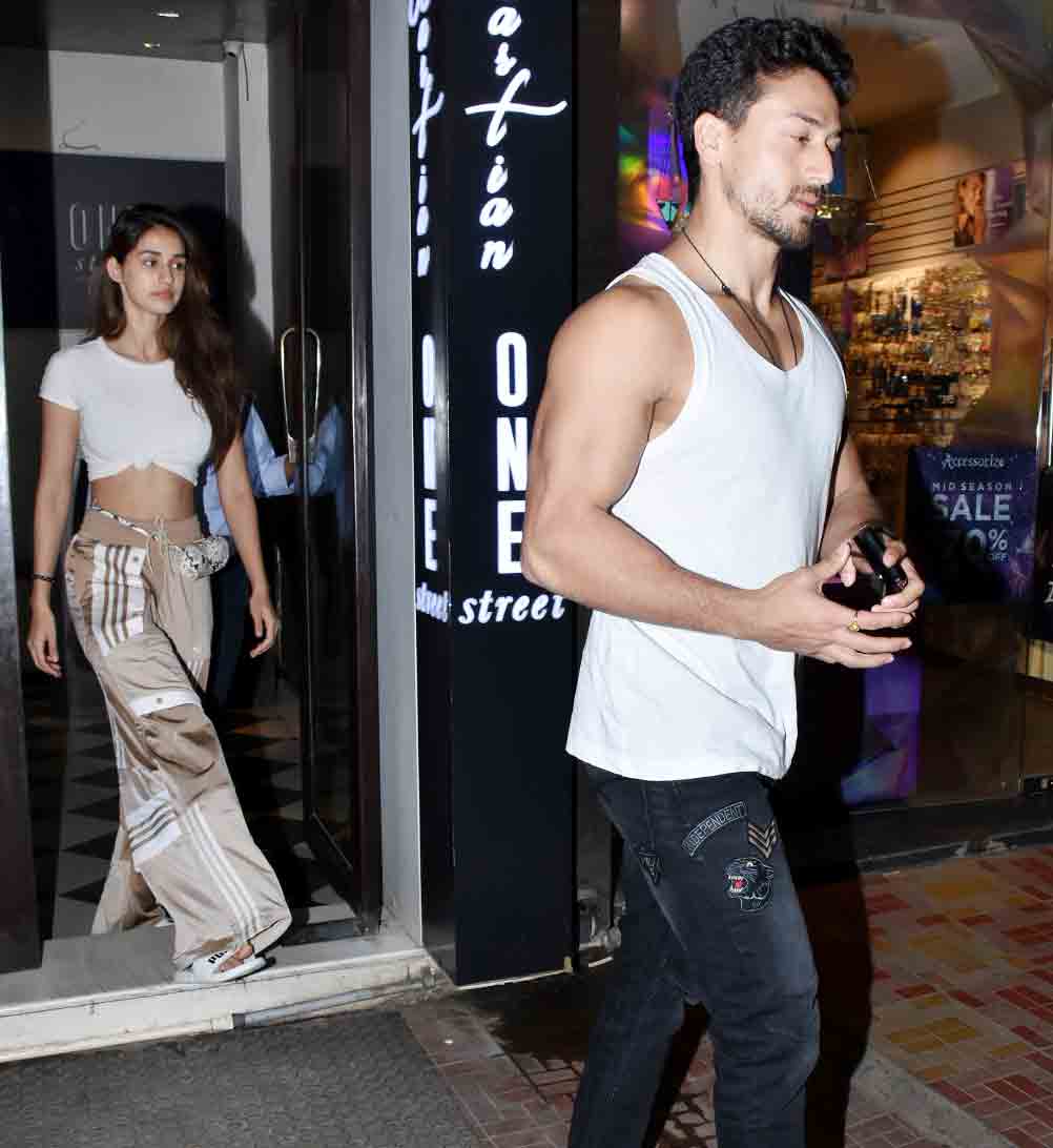 Disha Patani Spotted Twinning In With Rumoured Beau Tiger Shroff At ...