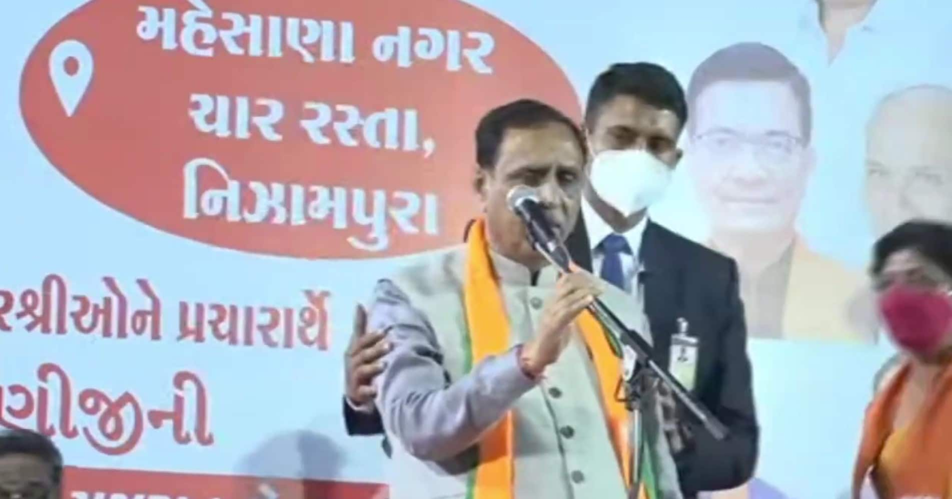 Gujarat CM Vijay Rupani collapses