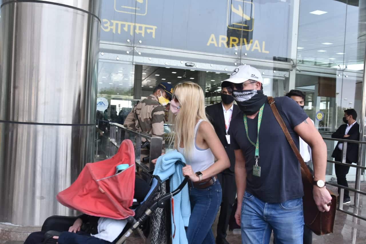 Katrina Kaif, Vicky Kaushal marriage ceremony LIVE updates: Kat&#39;s sisters  Natasha, Isabelle arrive at Jaipur airport - NEWSWIREBLOG