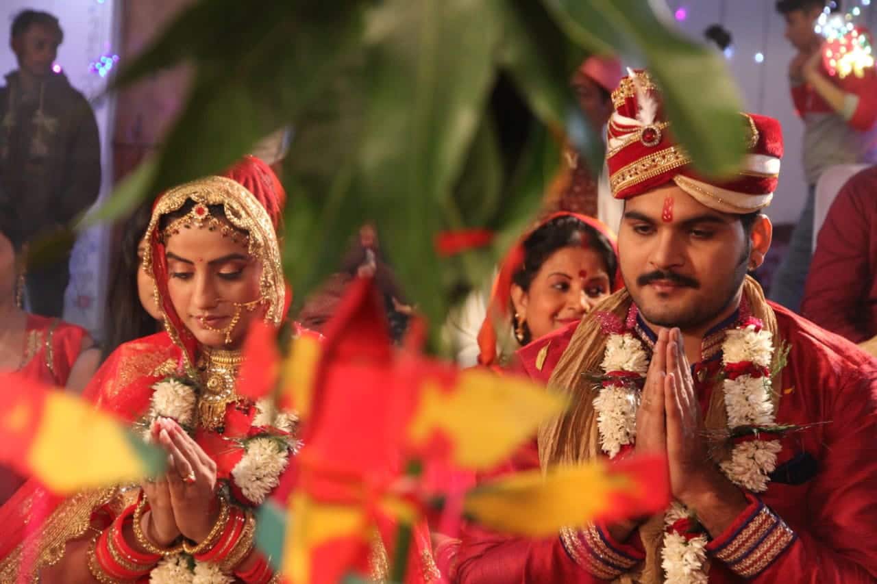 Akshara Singh, Arvind Akela Kallus wedding pictures go viral, heres the  truth behind them | Bhojpuri News | Zee News