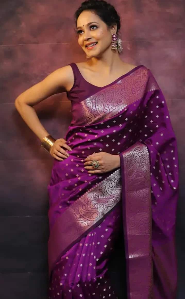 Avantika Fashion Woven Kanjivaram Pure-Silk Saree Avantika Fashion Woven Kanjivaram Pure-Silk Saree