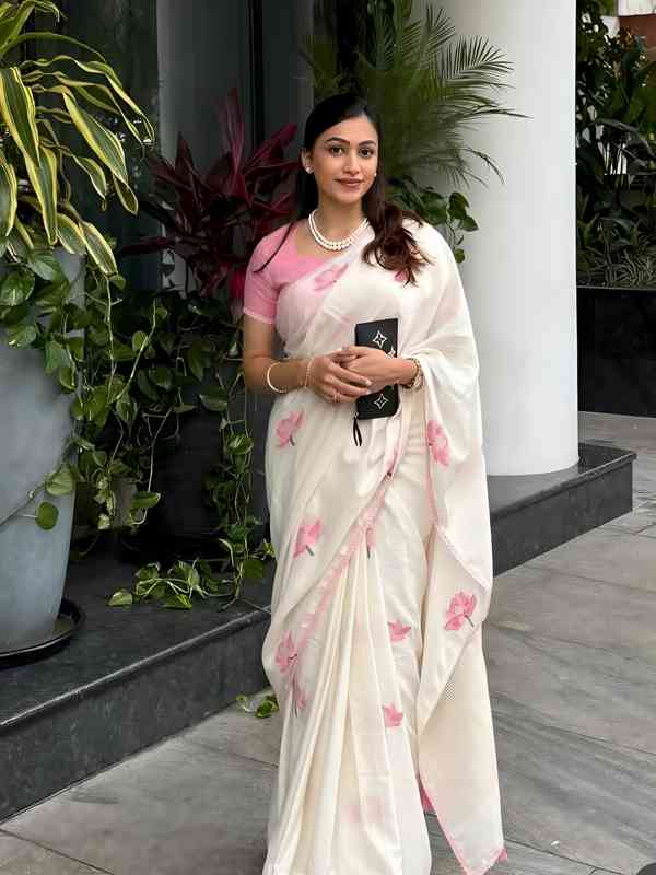 STAVA CREATION Floral Printed Pure Linen Saree With Unstiched Blouse Piece
