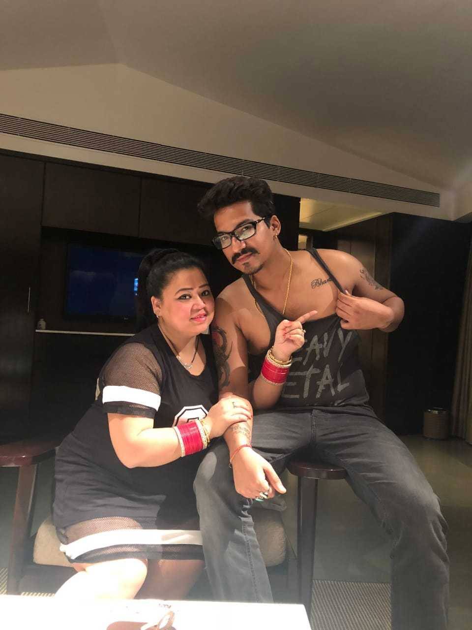 Haarsh Limbachiyaa Gets Bharti Singhs Name Inked On His Chest People News Zee News