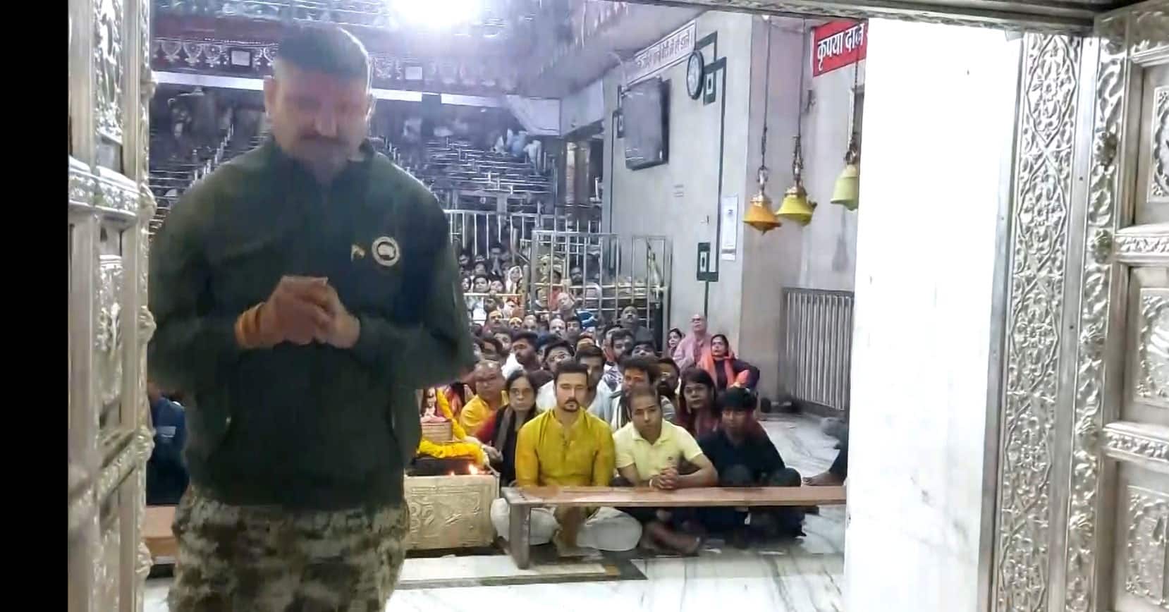 Actor Darshan Kumaar Attends Bhasma Aarti At Mahakaleshwar Temple In Ujjain | People News