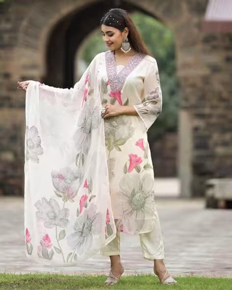 Chandaliyo Women Floral Printed Regular Kurta with Churidar & Dupatta Chandaliyo Women Floral Printed Regular Kurta with Churidar & Dupatta