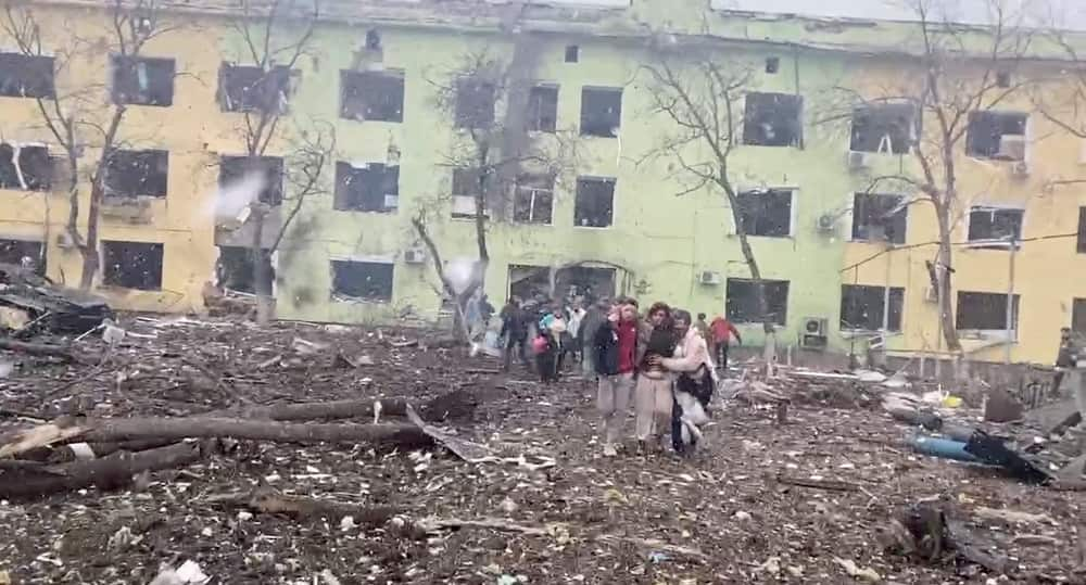 Children's hospital destroyed after heavy shelling in Ukraine