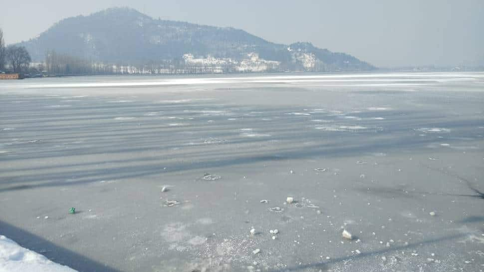 Dal lake, dal lake frozen