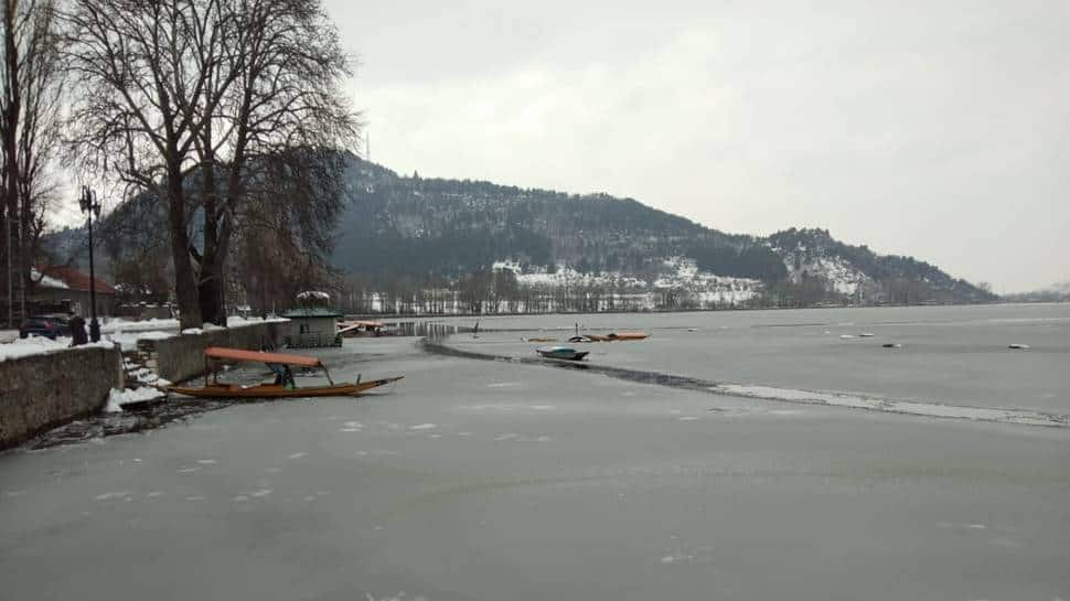 Dal lake, dal lake frozen