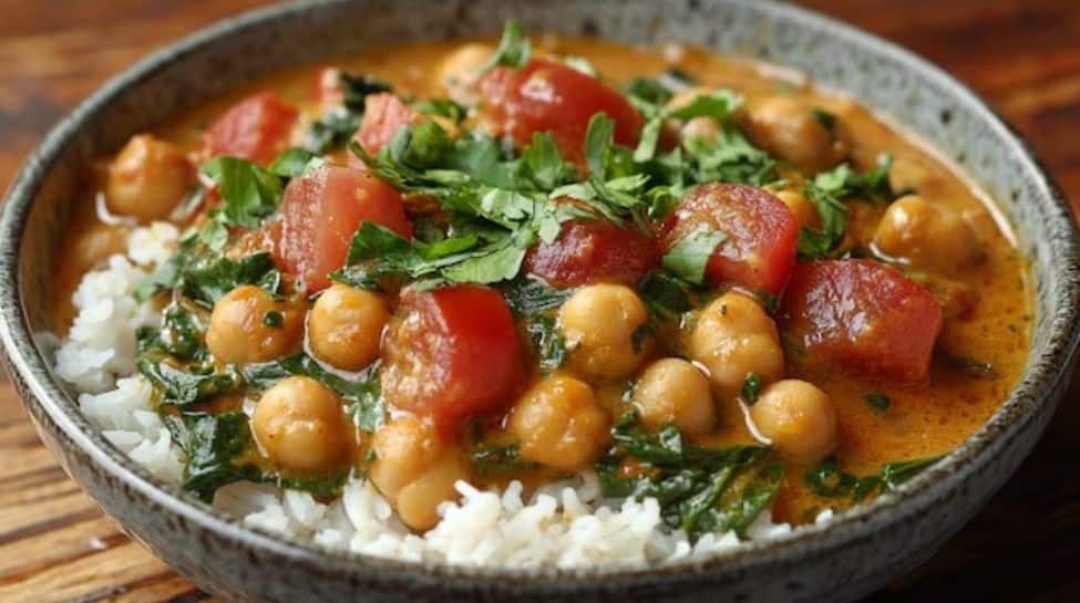 Spicy Chickpea and Spinach Curry 