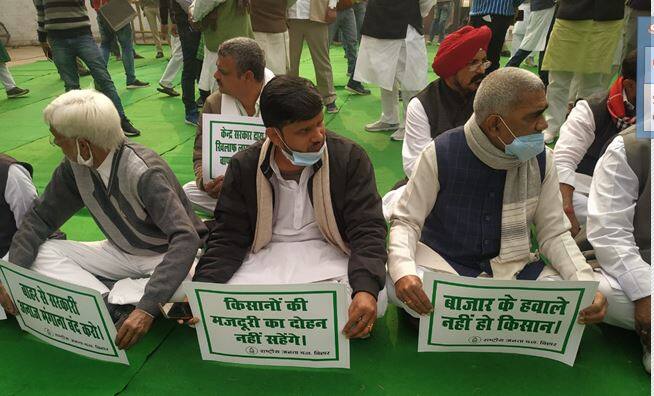 Farmers protest Delhi, farm bills