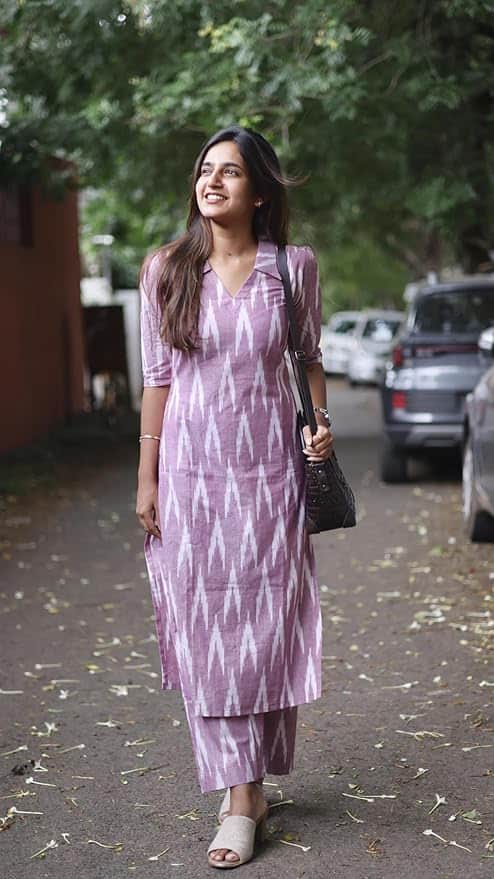 GoSriKi Women's Cotton Ikat Print Kurta Set