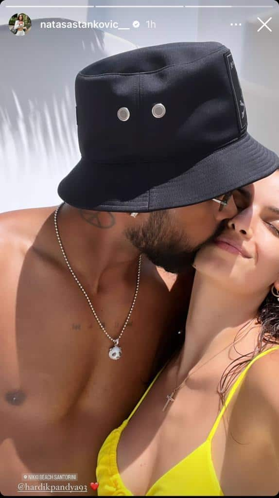 Natasa Stankovic shares oozing picture kissing husband Hardik Pandya, see  PIC | Cricket News | Zee News