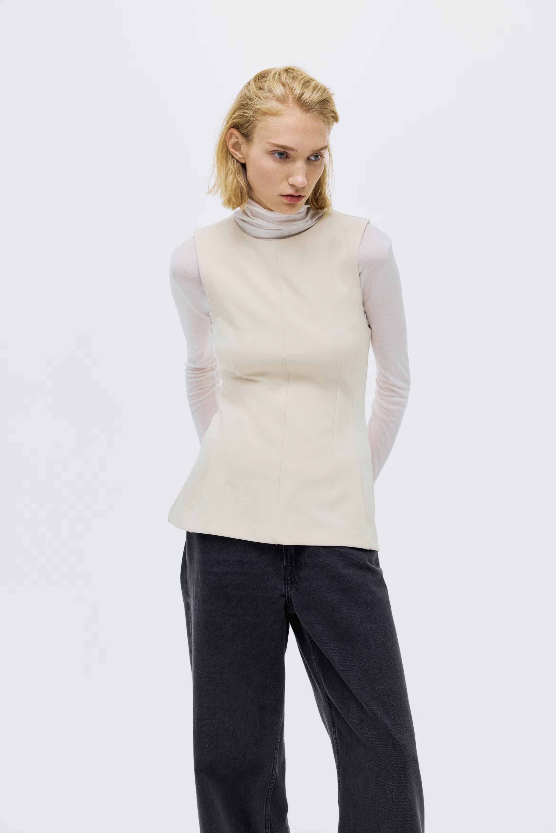 H&M Textured Peplum Top – Clean Look with Subtle Detail H&M Textured Peplum Top – Clean Look with Subtle Detail