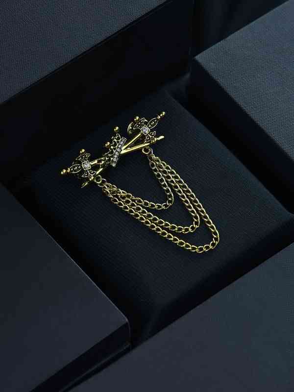 House of Pataudi Artificial Stones Studded Statement Brooch