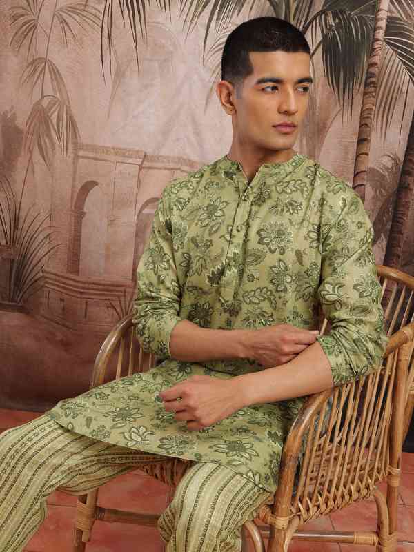 Sangria Floral Printed Regular Pure Cotton Kurta with Trousers Sangria Floral Printed Regular Pure Cotton Kurta with Trousers