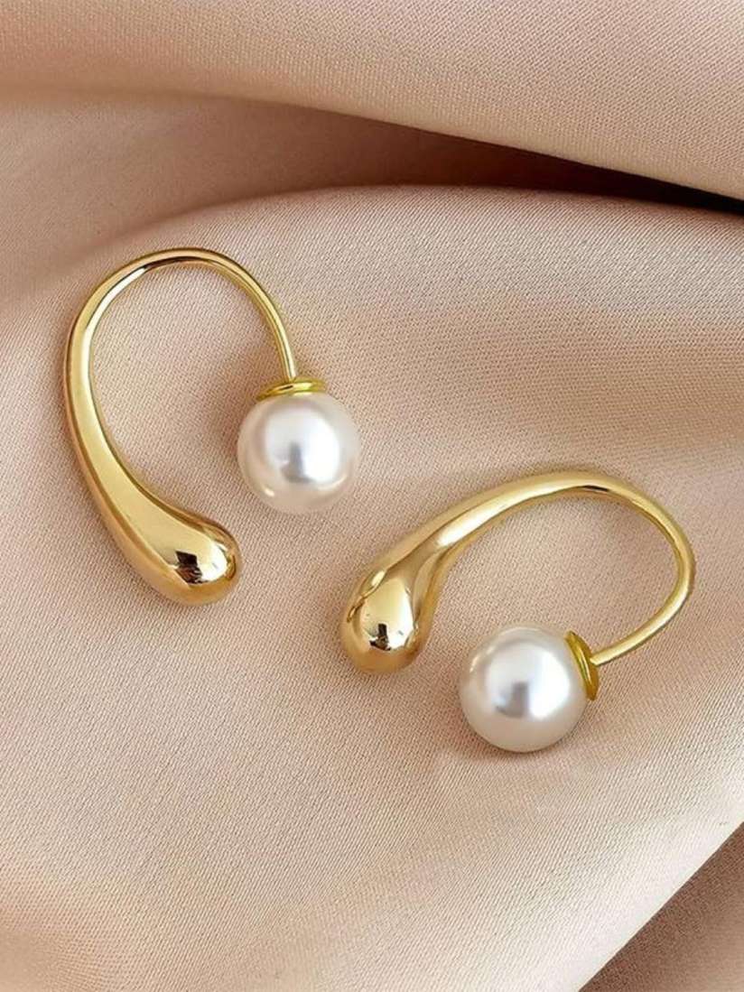 EL REGALO Contemporary Half Hoop Earrings EL REGALO Contemporary Half Hoop Earrings