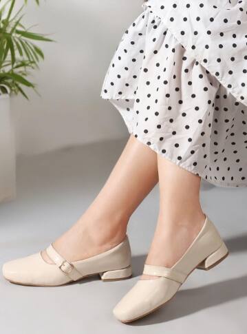 Carlton London Buckle Detailed Mary Janes