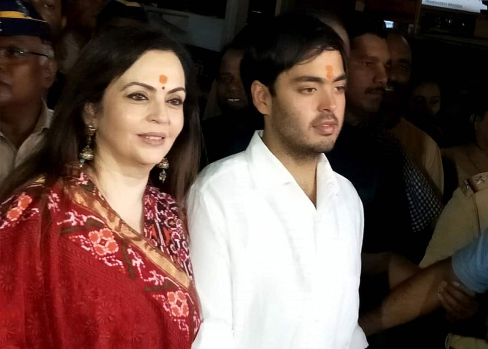 Nita Ambani, son Anant Ambani present Akash-Shloka's first engagement ...