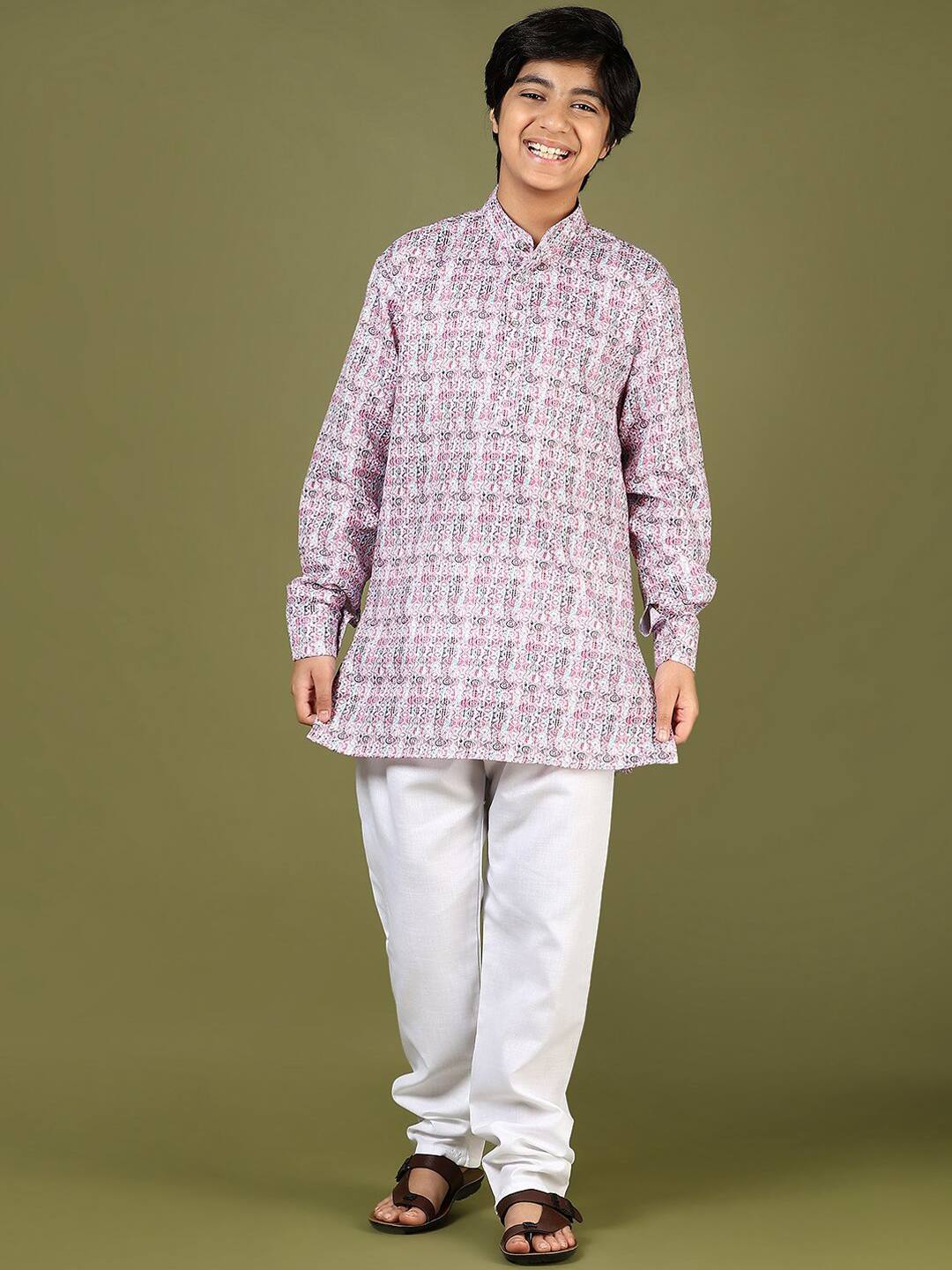 V-Mart Boys Printed Kurta with Pyjamas V-Mart Boys Printed Kurta with Pyjamas