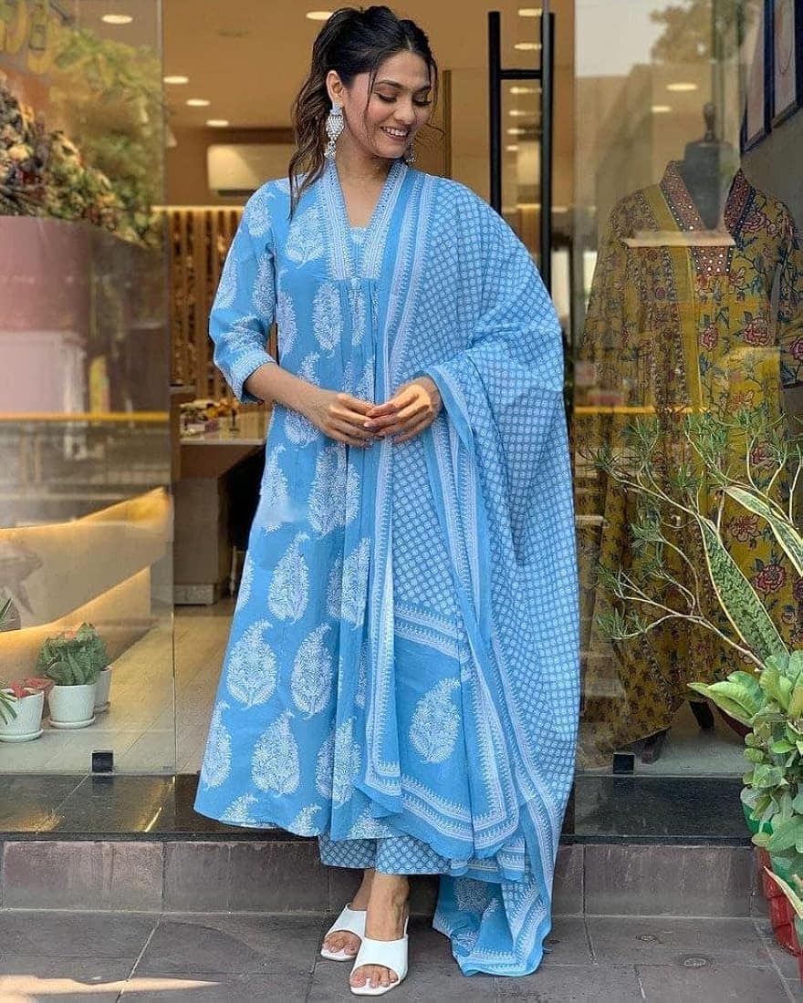 Parthvi V-Neck Floral Printed Panelled Pure Cotton Anarkali Kurta with Trouser & Dupatta Parthvi V-Neck Floral Printed Panelled Pure Cotton Anarkali Kurta with Trouser & Dupatta