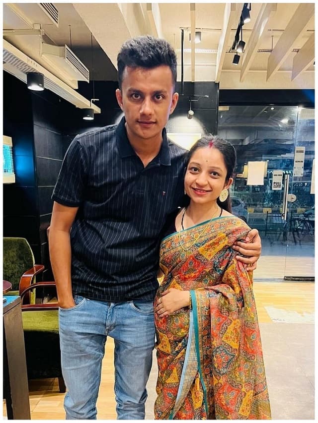 MBA Chaiwala, Prafull Billore with his wife Shreya