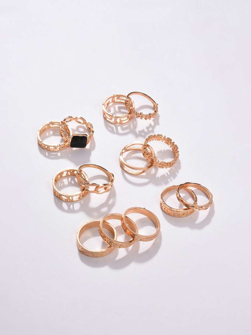 Rings have been worn for centuries as symbols of beauty, love, and power. Today, women's rings come in a vast array of styles, materials, and designs, catering to diverse tastes and occasions. From classic gold bands to trendy statement pieces, there's a 