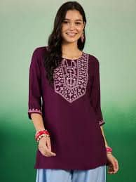 Sangria Women Floral Embroidered Side Slits Short Kurti Sangria Women Floral Embroidered Side Slits Short Kurti