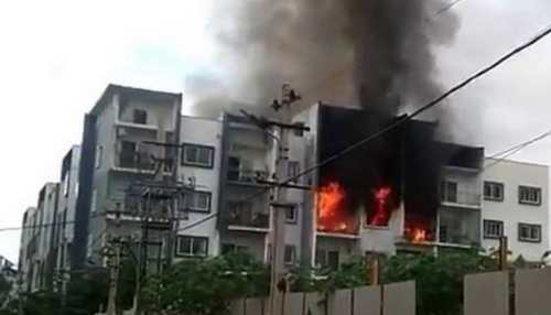 HORRIFYING video: Bangalore woman caught in apartment fire, dies | India News | 