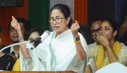  Mamata Banerjee criticises Election Commission over transfer of state officials