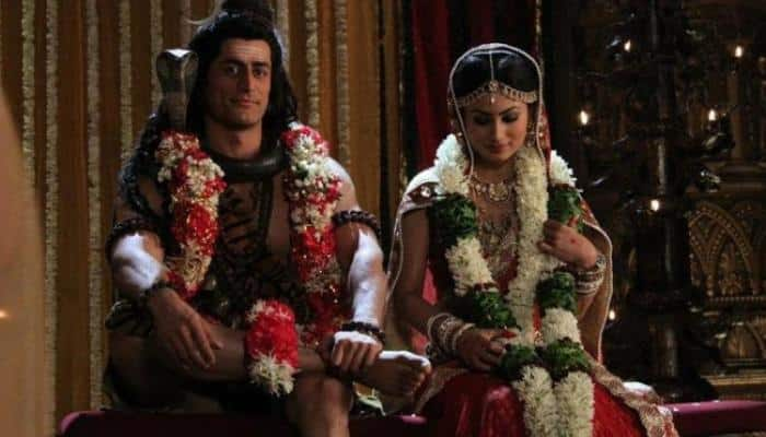 Mouni Roy returns to `Mahadev` | Television News | Zee News