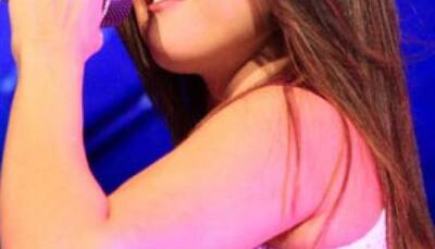 selena gomez en sari